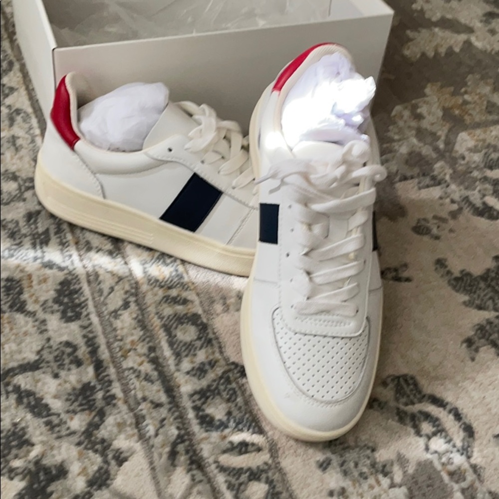 Chelsea & Violet sneakers